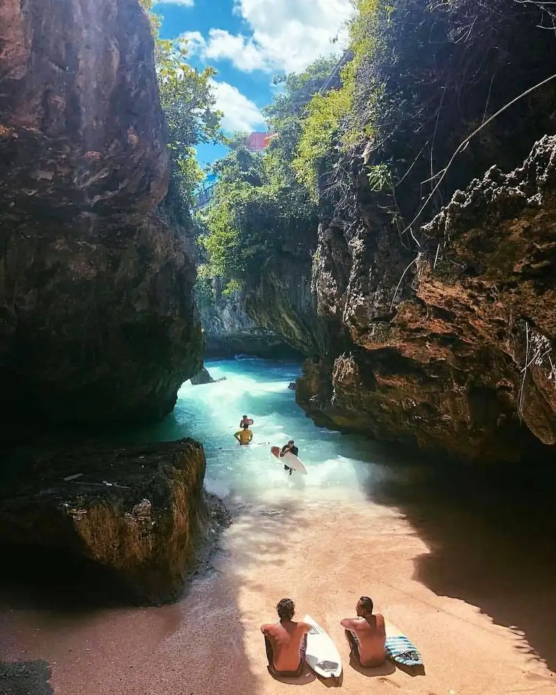 uluwatu beach