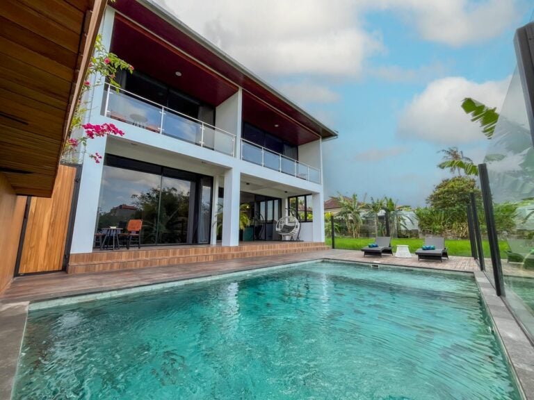 Modern villa with pool and garden view