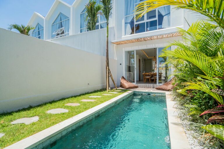 Modern house with small outdoor swimming pool.