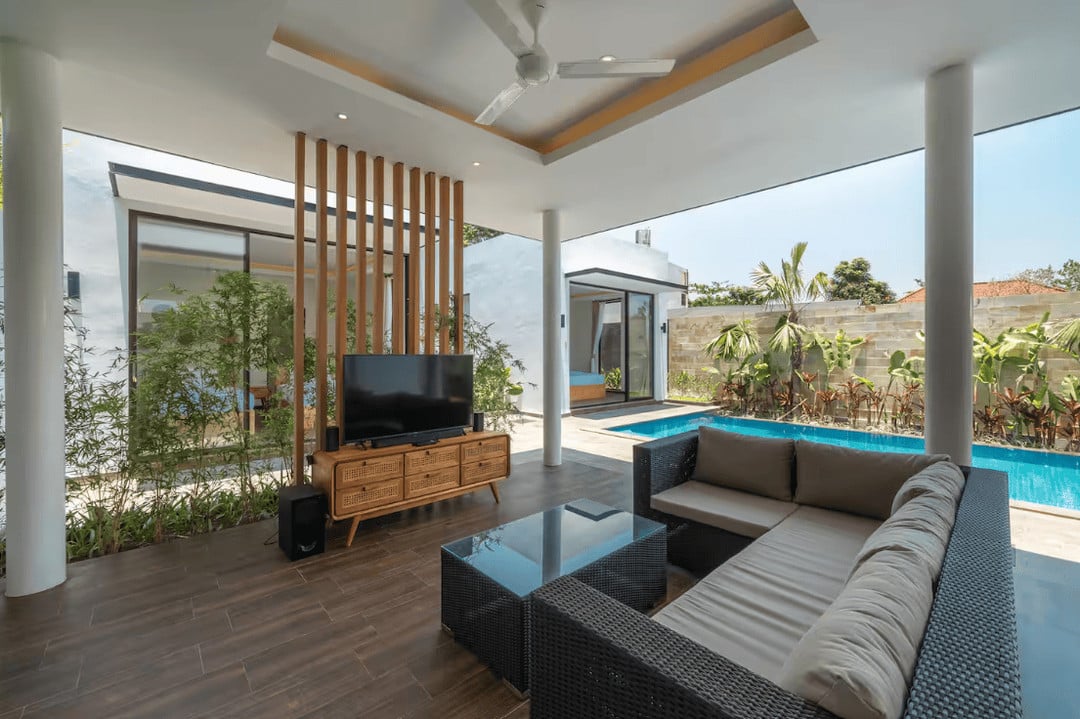 Modern patio with pool and outdoor seating area.